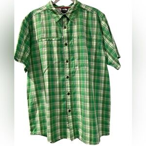 North Face Men’s Short Sleeve Green Plaid Large Button Up Hiking Shirt